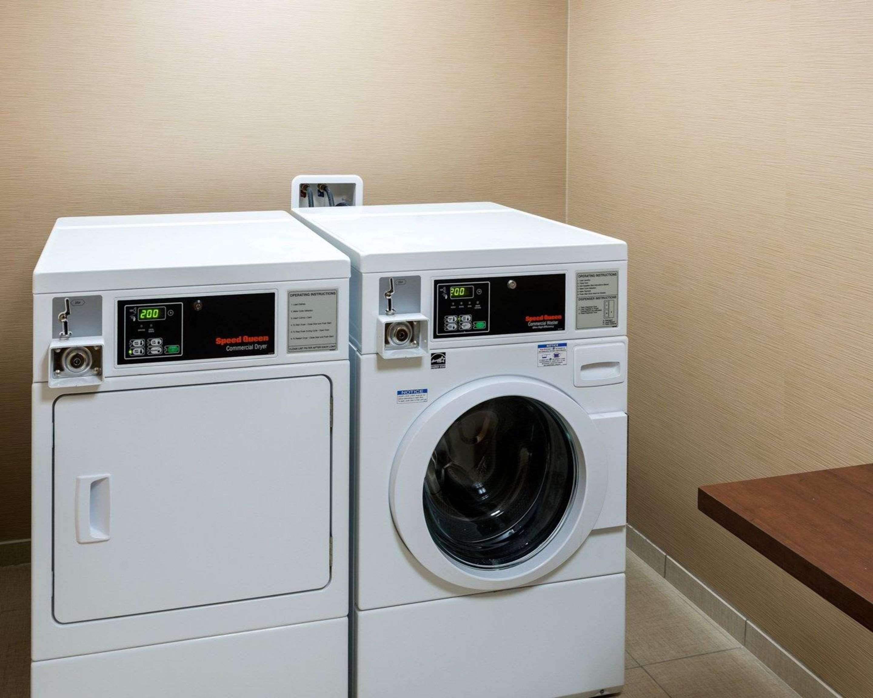 Comfort Inn & Suites West - Medical Center Рочестър Екстериор снимка