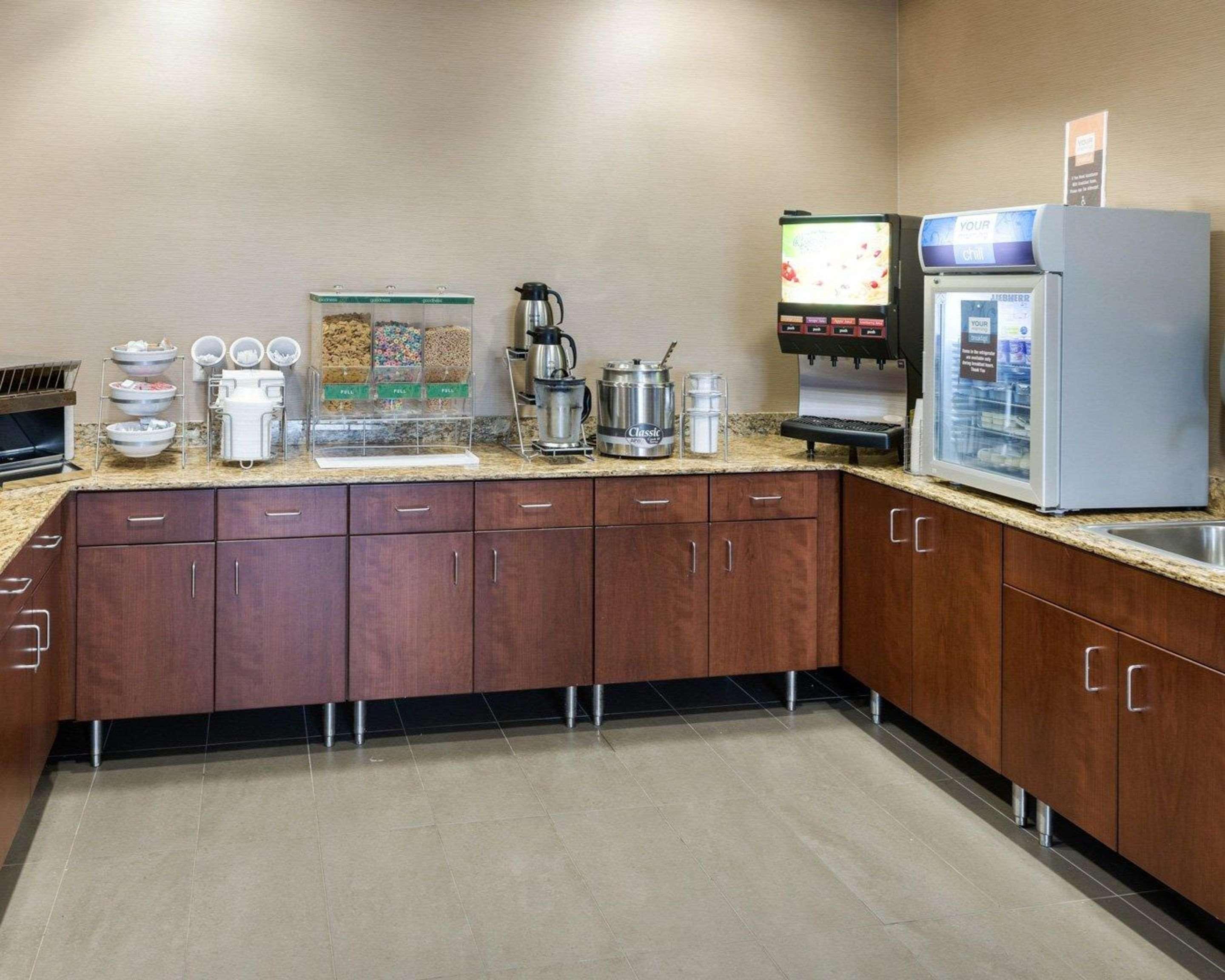 Comfort Inn & Suites West - Medical Center Рочестър Екстериор снимка