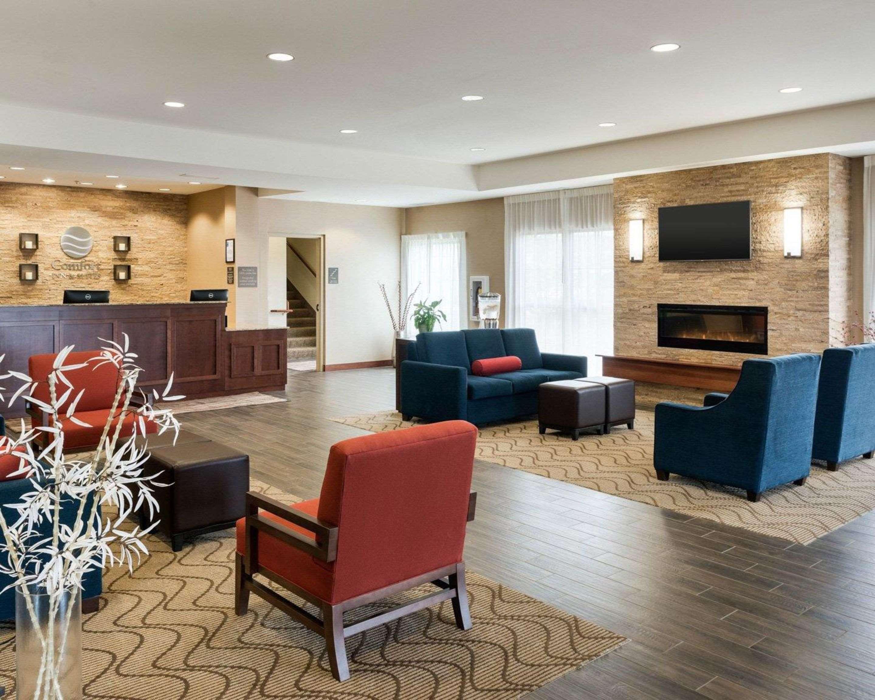 Comfort Inn & Suites West - Medical Center Рочестър Екстериор снимка