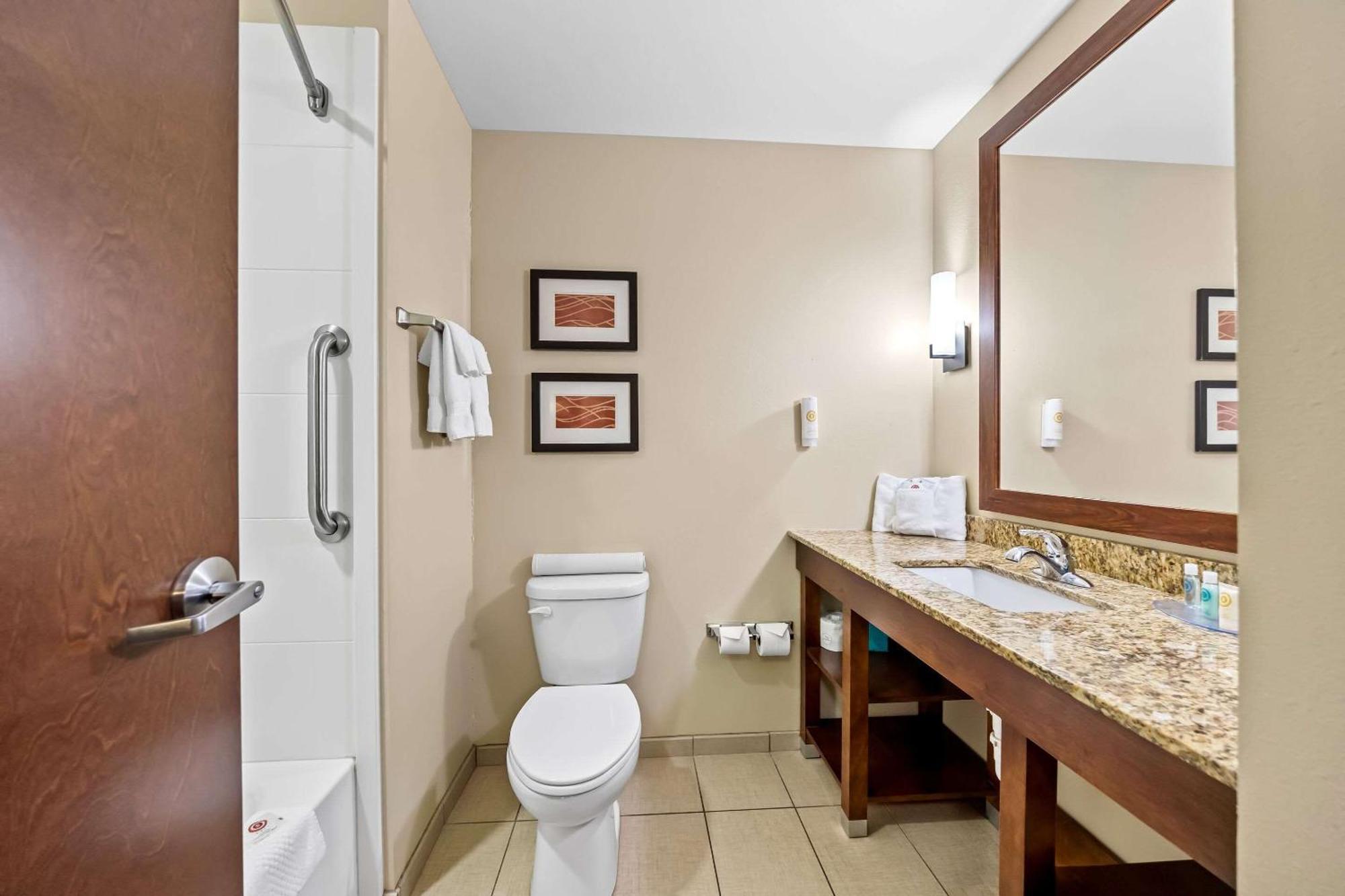 Comfort Inn & Suites West - Medical Center Рочестър Екстериор снимка