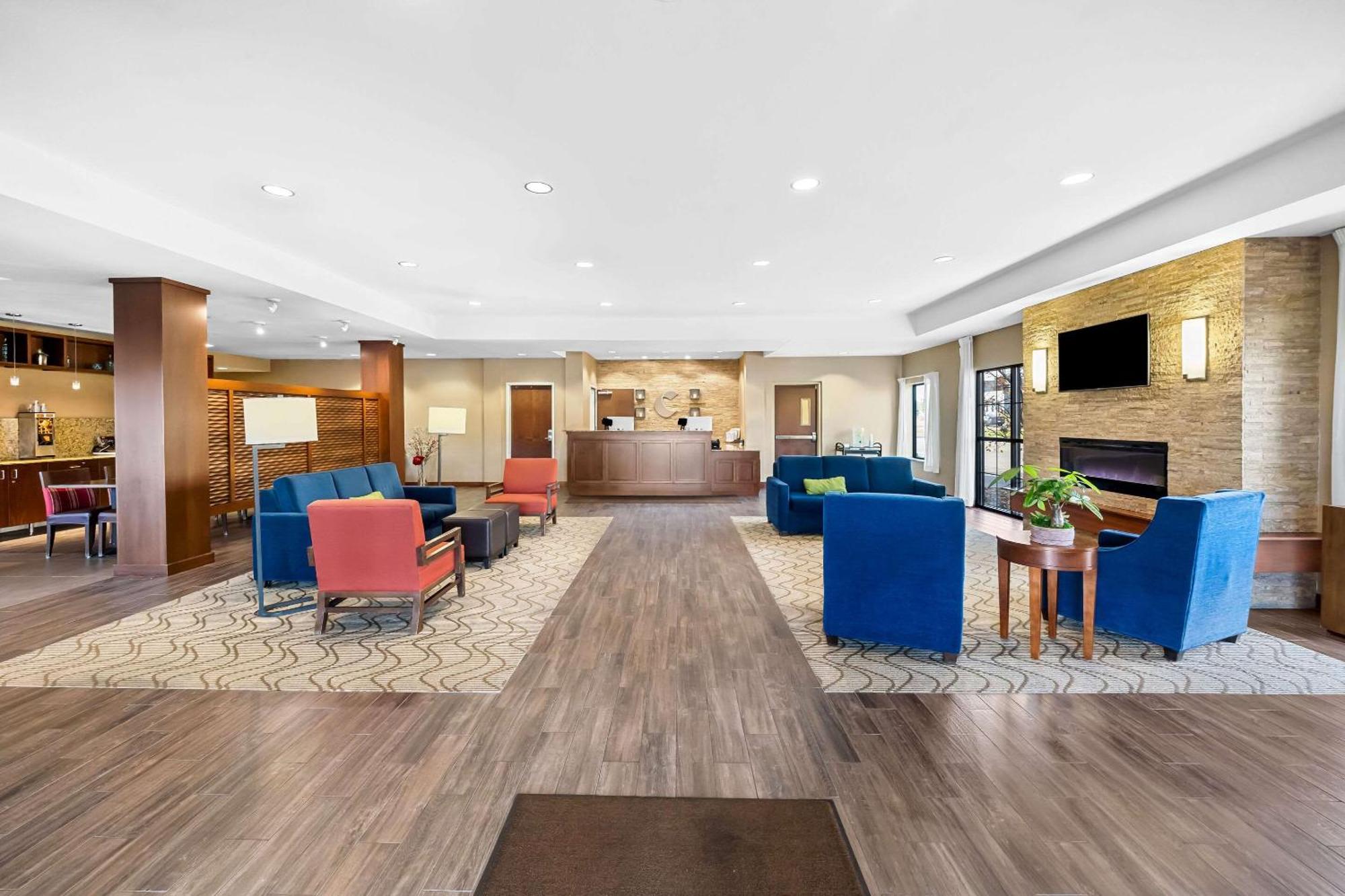Comfort Inn & Suites West - Medical Center Рочестър Екстериор снимка